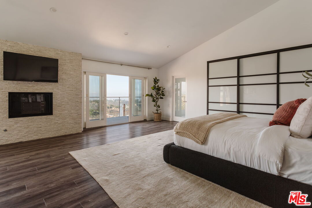 2028 Stradella Road Los Angeles, CA 90077 - Photo 26 of 36