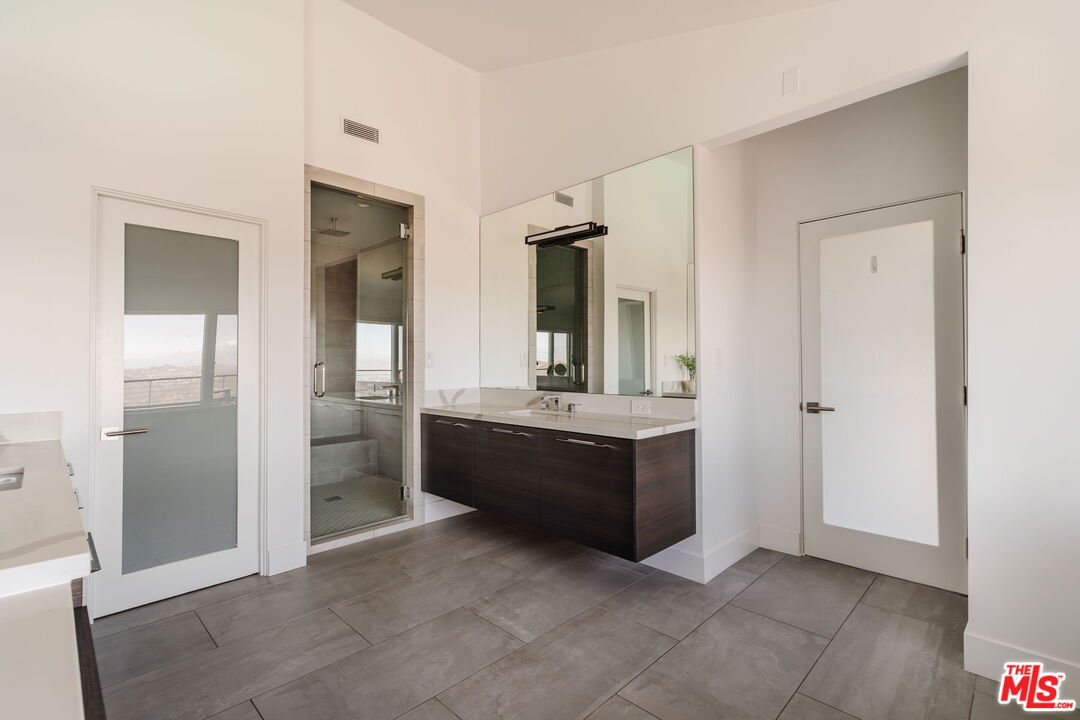 2028 Stradella Road Los Angeles, CA 90077 - Photo 29 of 36