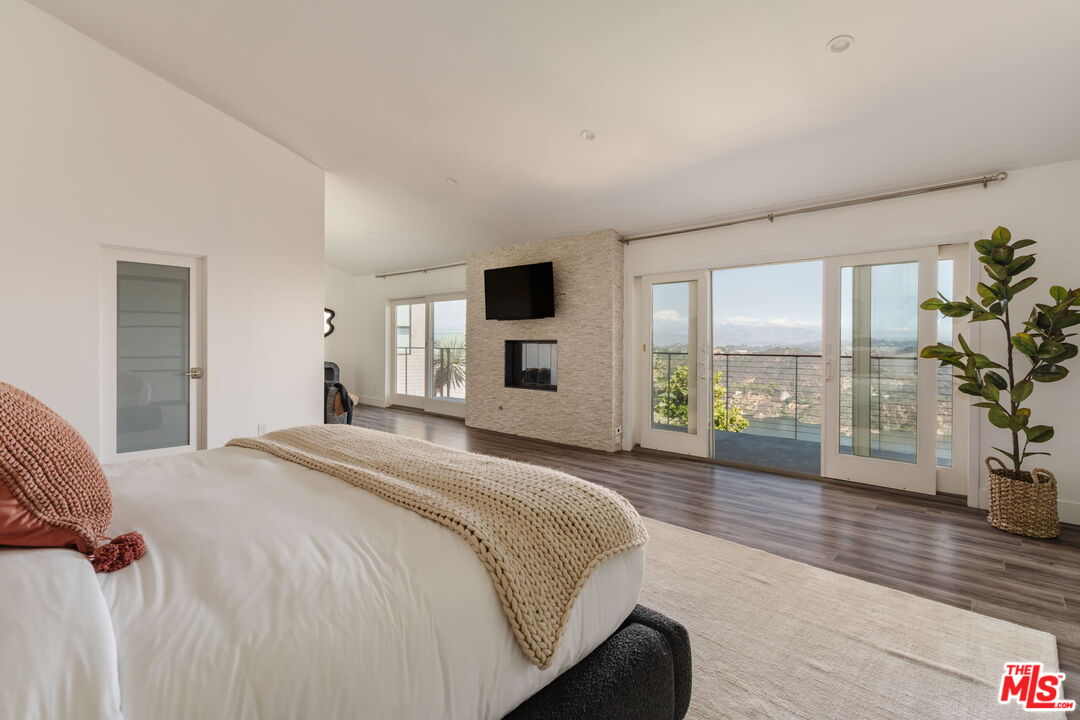 2028 Stradella Road Los Angeles, CA 90077 - Photo 31 of 36