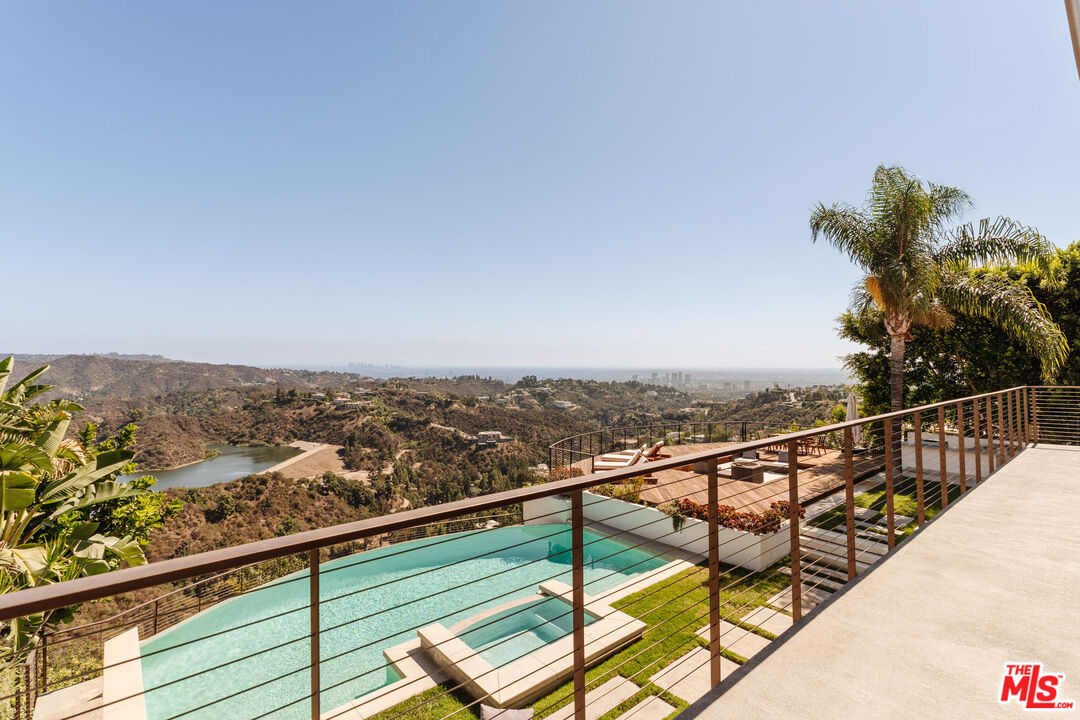 2028 Stradella Road Los Angeles, CA 90077 - Photo 32 of 36