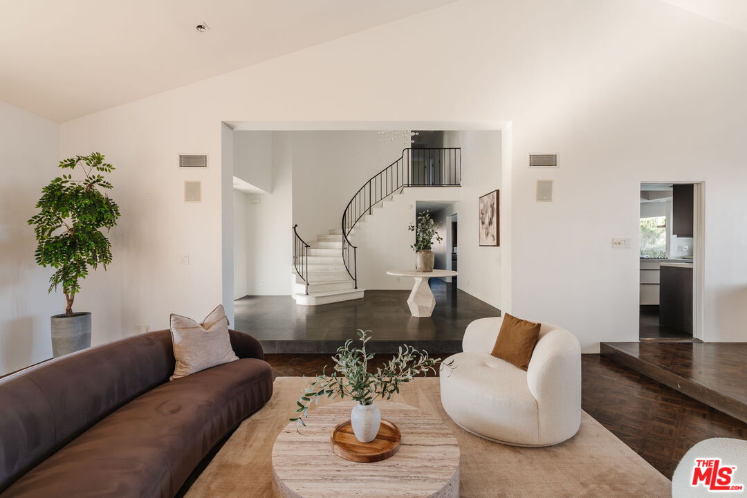 2028 Stradella Road Los Angeles, CA 90077 - Photo 4 of 36