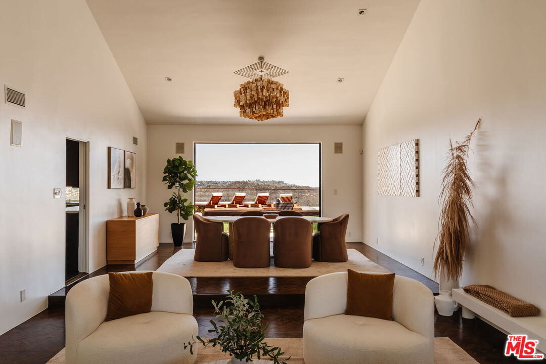 2028 Stradella Road Los Angeles, CA 90077 - Photo 7 of 36