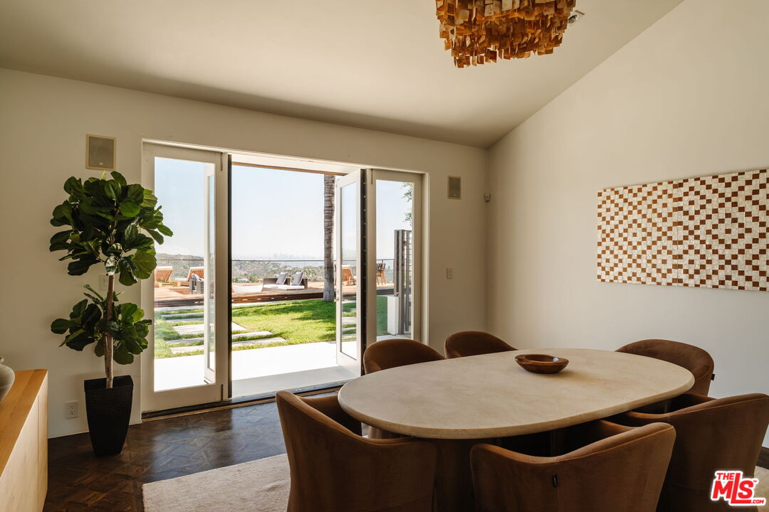 2028 Stradella Road Los Angeles, CA 90077 - Photo 8 of 36