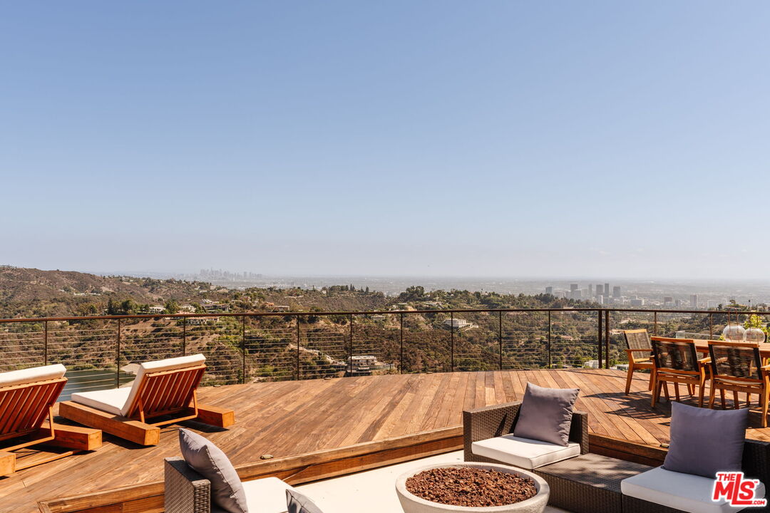 2028 Stradella Road Los Angeles, CA 90077 - Photo 9 of 36