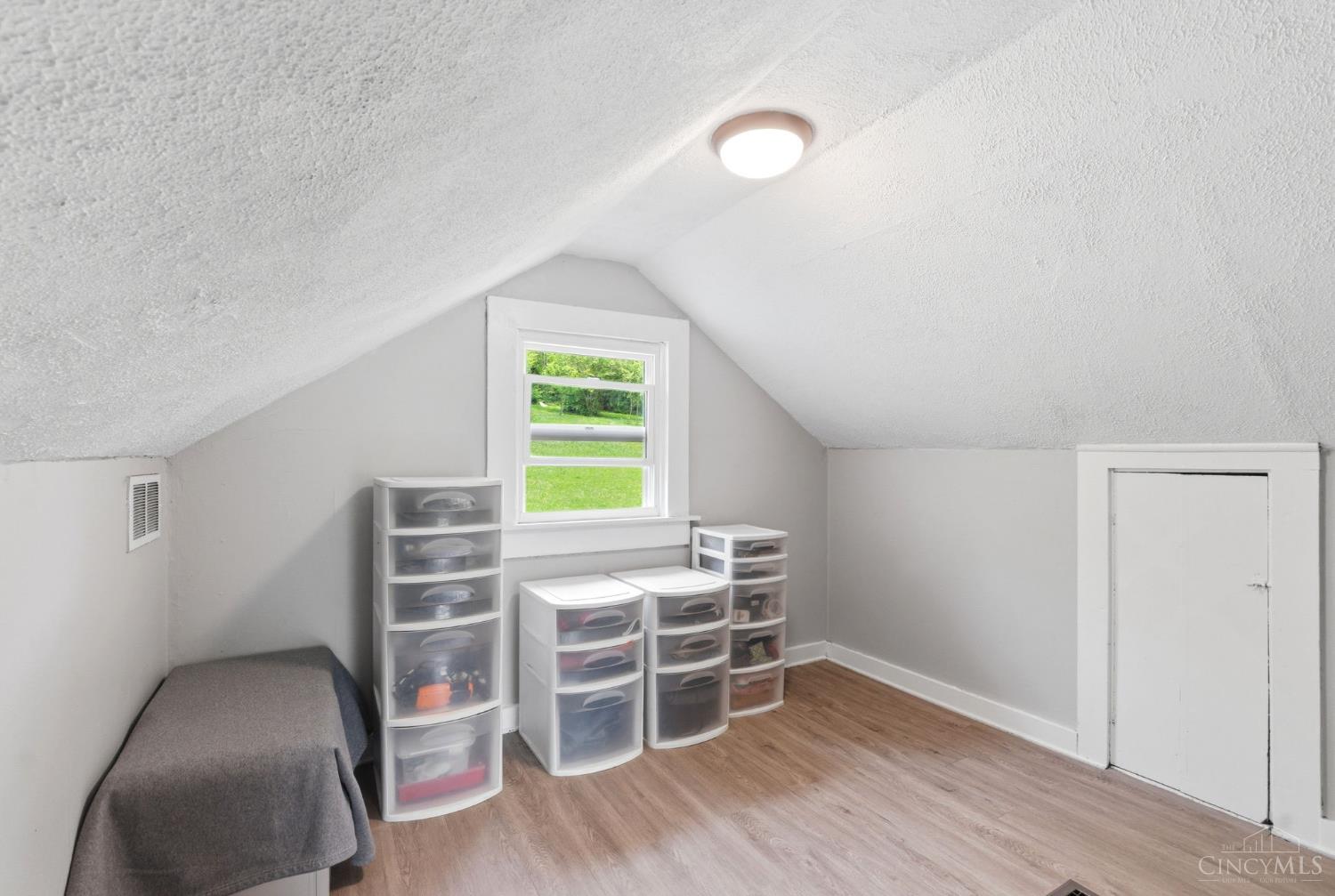 7535 Sheed Road Cincinnati, OH 45247 - Photo 20 of 40