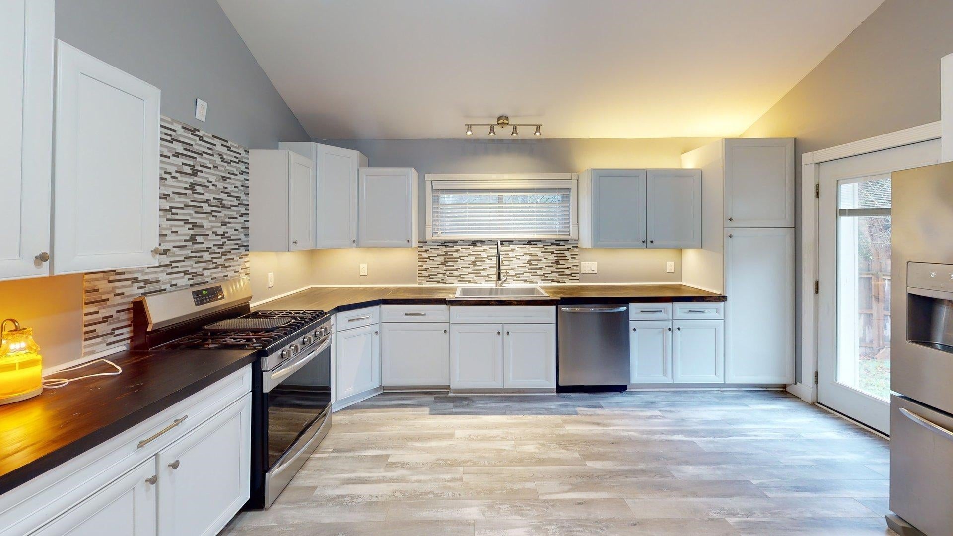989 Walkers Branch Road Huntington, WV 25704 - Photo 5 of 17 Gallery Image 5