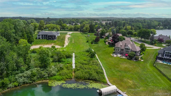 $399,900 | 4172 North Shore Drive, Fenton, MI 48430