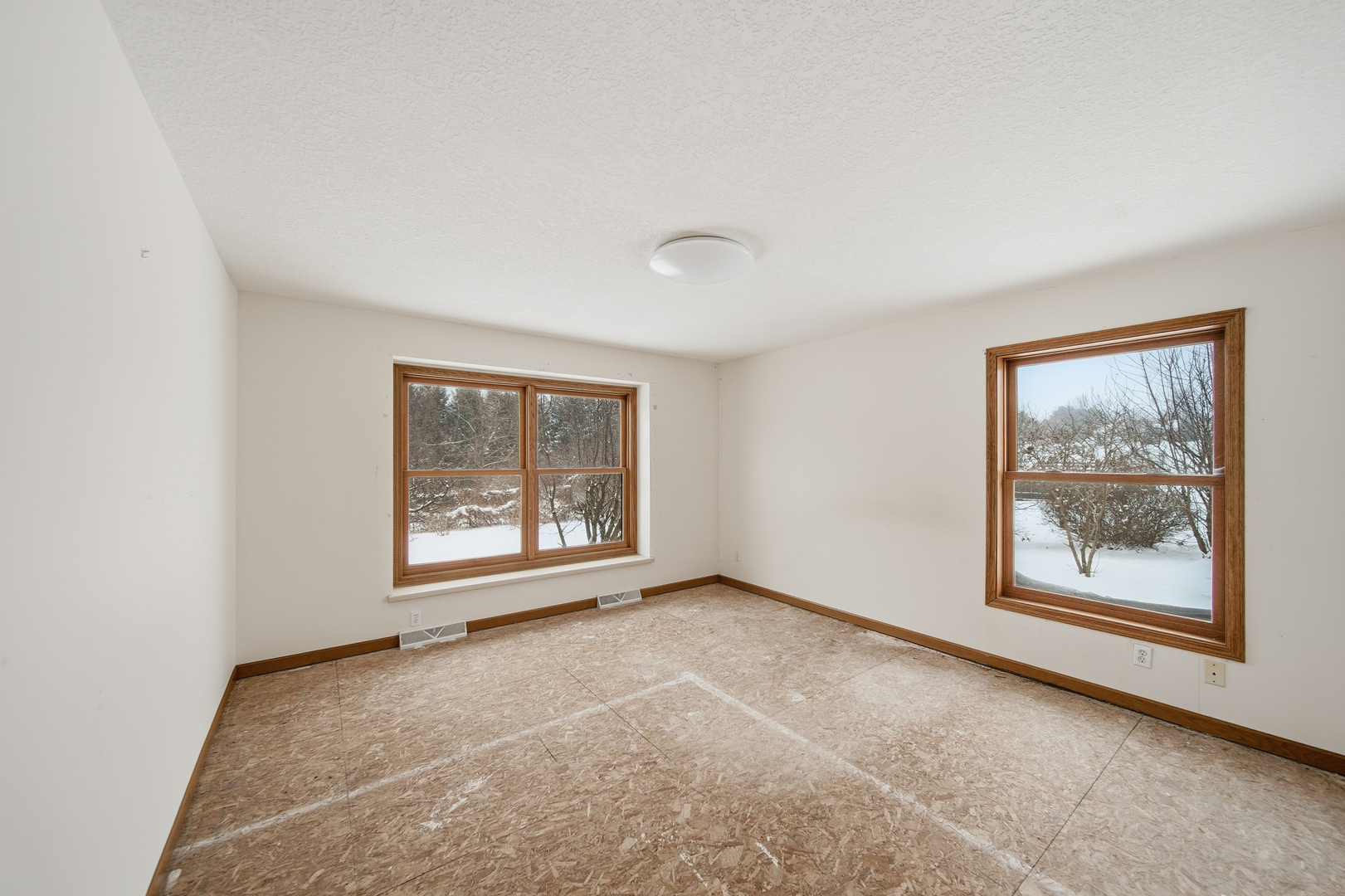 678 Pheasant Run Dixon, IL 61021 - Photo 14 of 29 an empty room with windows and closet