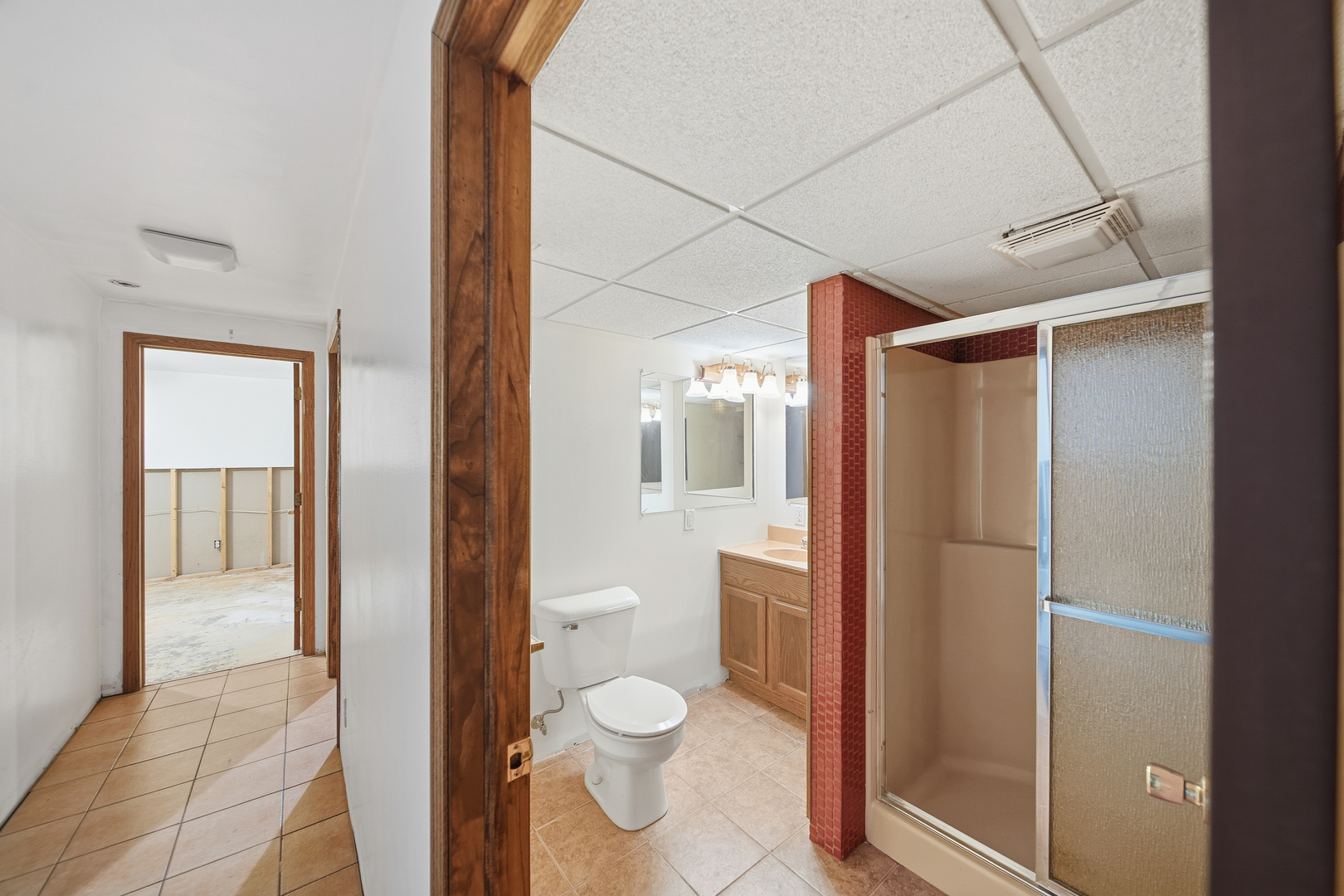 678 Pheasant Run Dixon, IL 61021 - Photo 18 of 29 a bathroom with a toilet and a shower