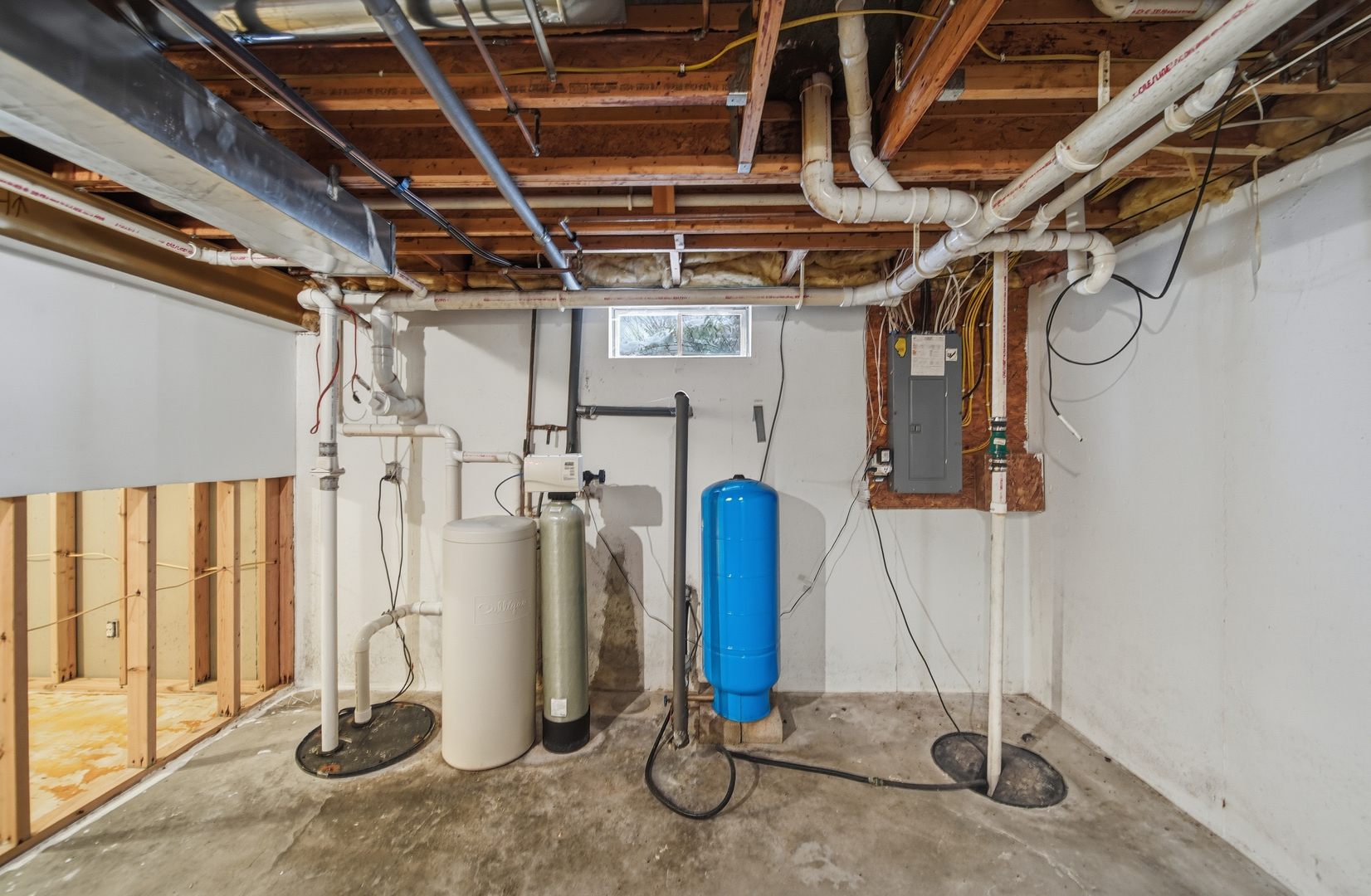 678 Pheasant Run Dixon, IL 61021 - Photo 21 of 29 a view of entryway