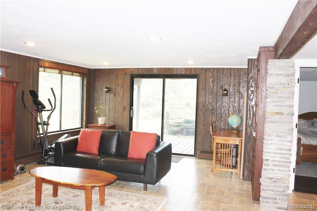 10090 Hadley Road Clarkston, MI 48348 - Photo 28 of 45 LL familyrm 2.JPG