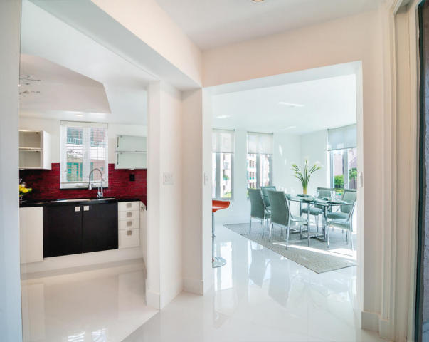 140 Southeast 5th Avenue, Unit 345 Boca Raton, FL 33432 - Photo 12 of 38 Entry to Kitchen/Dining Area