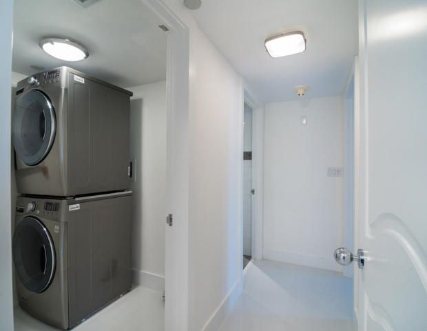 140 Southeast 5th Avenue, Unit 345 Boca Raton, FL 33432 - Photo 26 of 38 Laundry Room