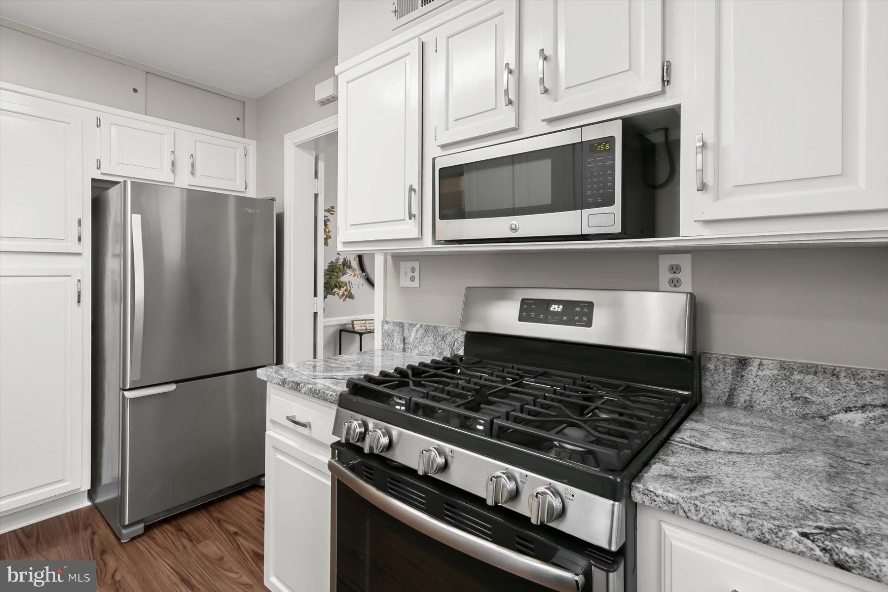 5910 Cobalt Road Bethesda, MD 20816 - Photo 11 of 35 Kitchen - updated stainless steel appliances