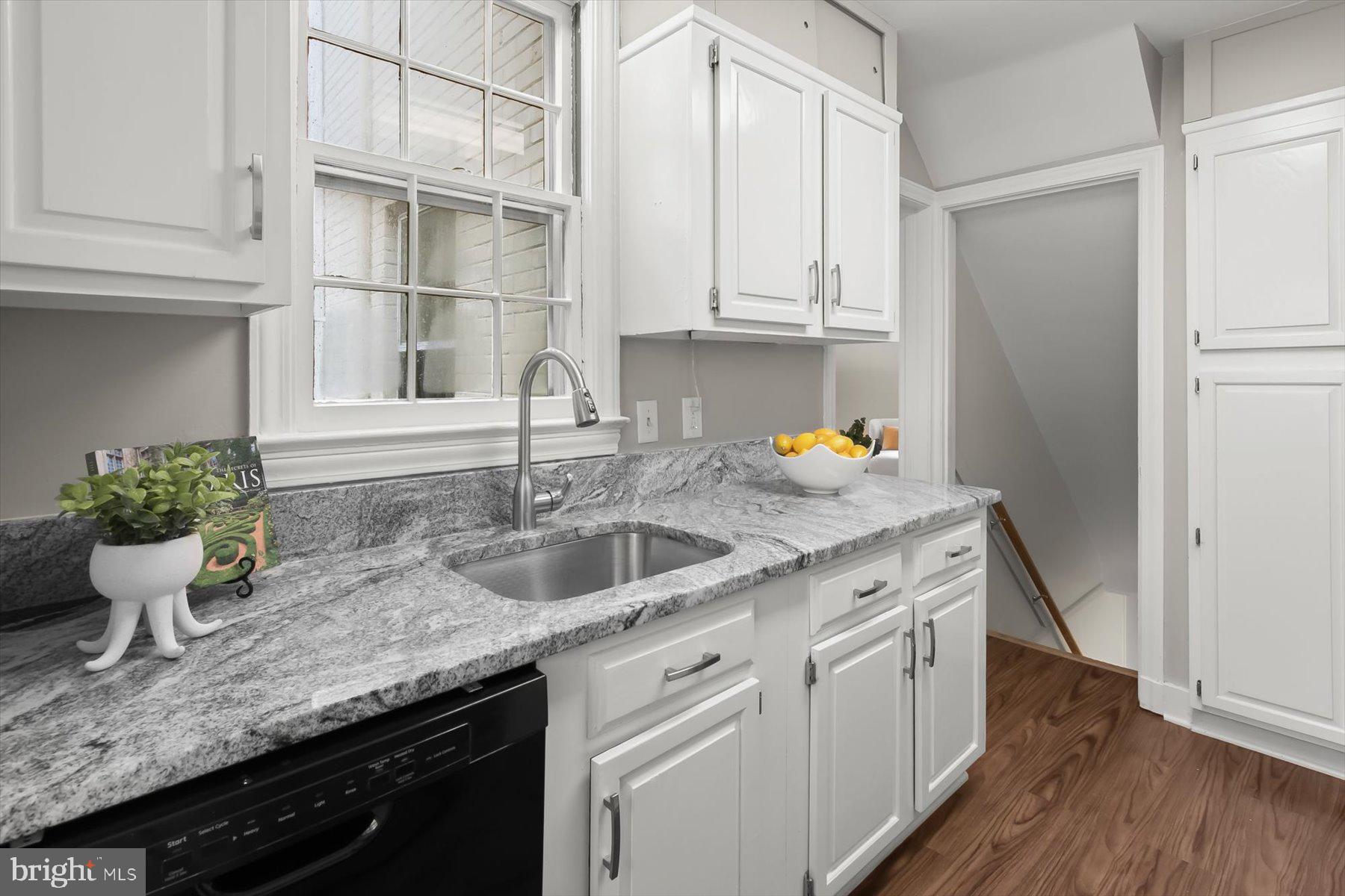 5910 Cobalt Road Bethesda, MD 20816 - Photo 12 of 35 Kitchen, updated granite counters