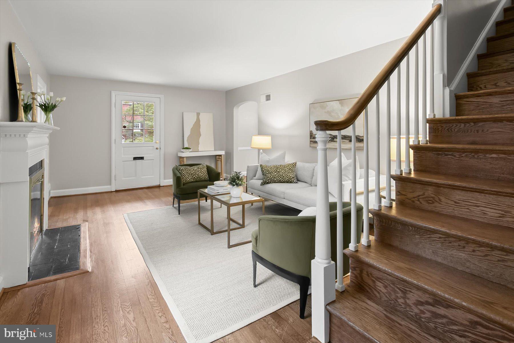 5910 Cobalt Road Bethesda, MD 20816 - Photo 15 of 35 View of Living room from Den, Circular Flow!