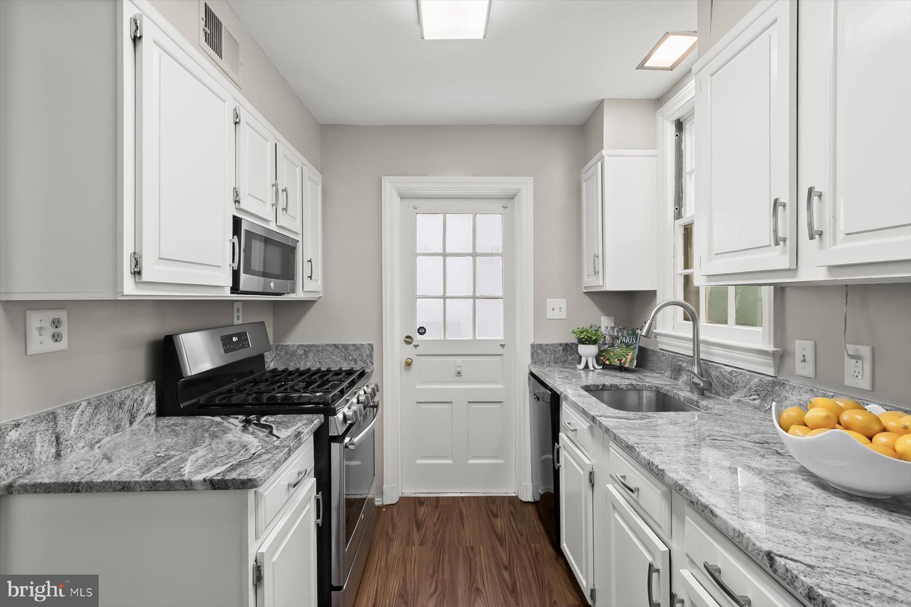 5910 Cobalt Road Bethesda, MD 20816 - Photo 10 of 35 Kitchen with side door