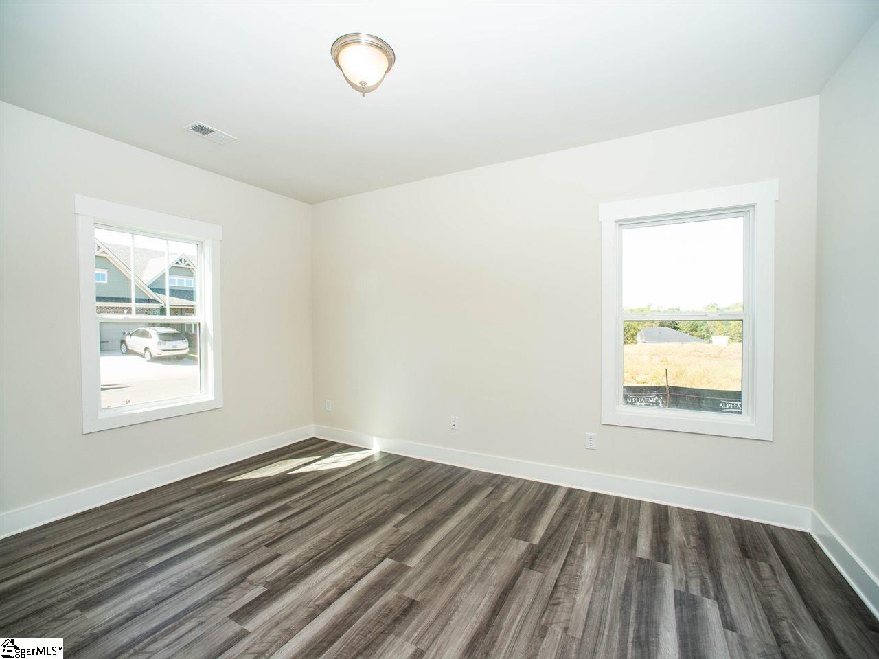 404 Cattail Holw Way Simpsonville, SC 29680 - Photo 5 of 31 Gallery Image 5