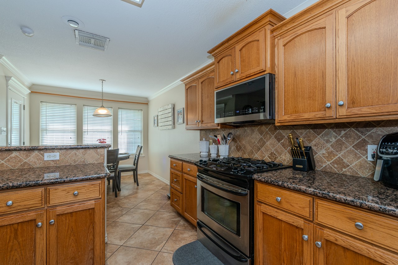 193 Donald Street Bridge City, TX 77611 - Photo 15 of 34