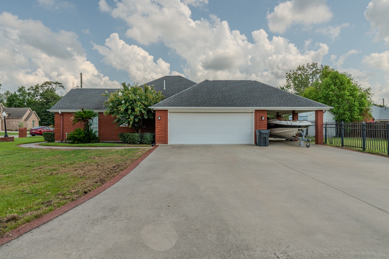 193 Donald Street Bridge City, TX 77611 - Photo 4 of 34