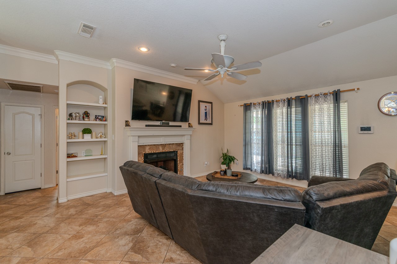 193 Donald Street Bridge City, TX 77611 - Photo 6 of 34