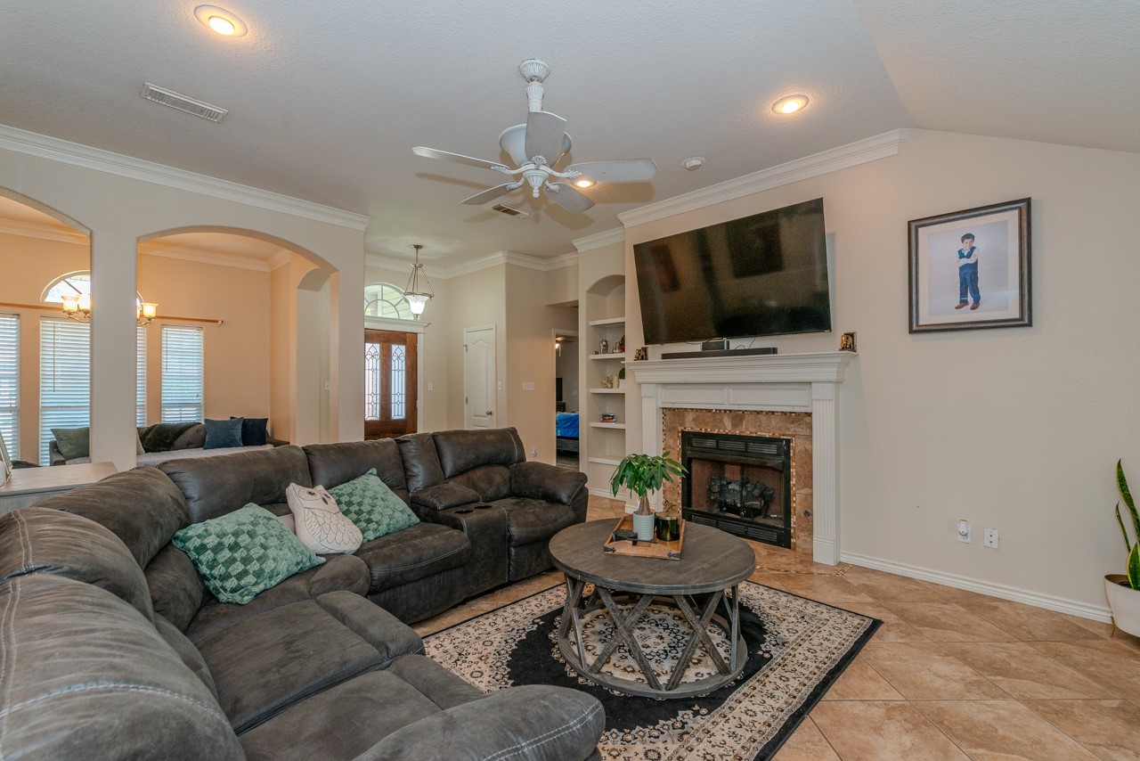 193 Donald Street Bridge City, TX 77611 - Photo 7 of 34