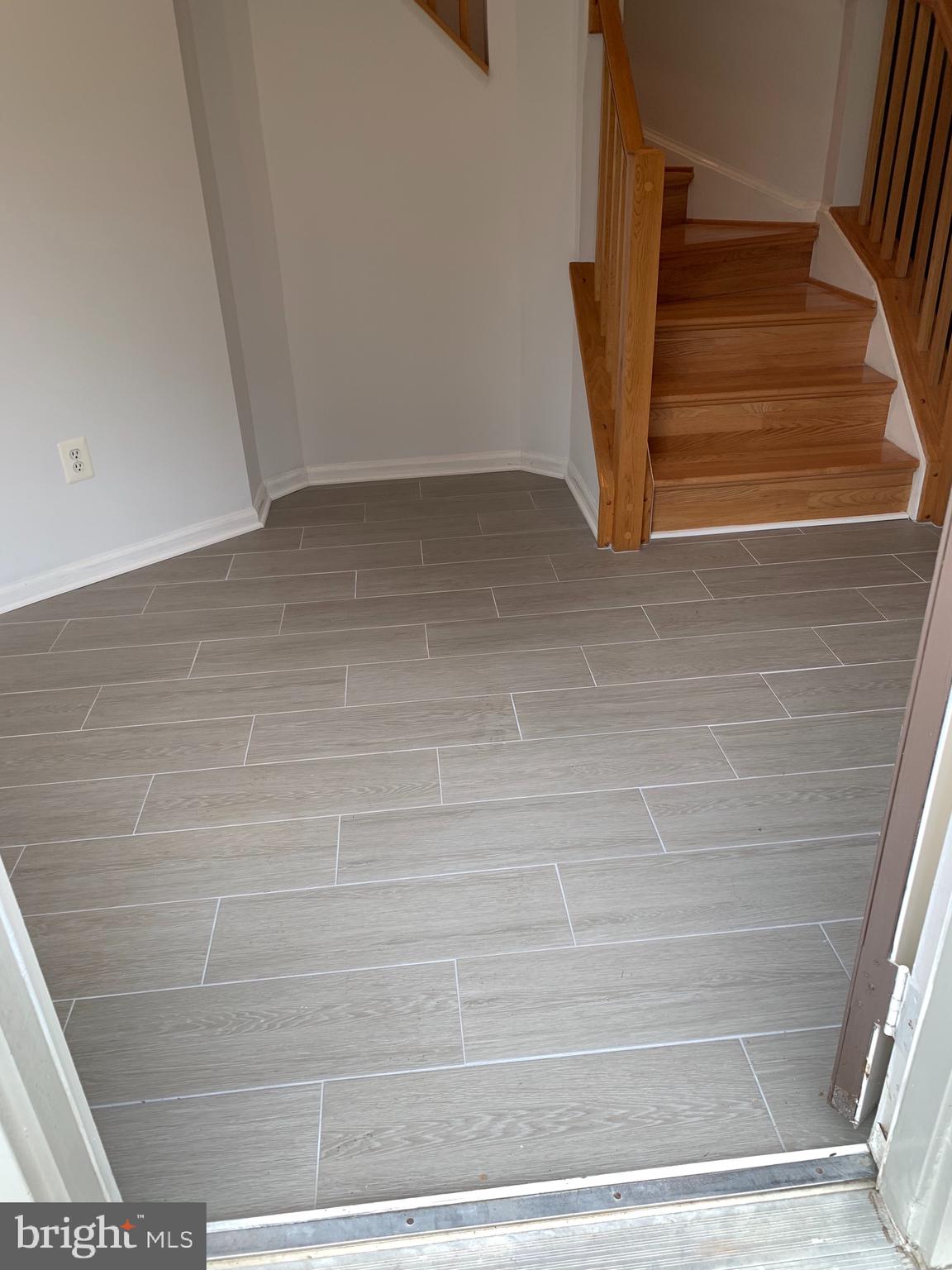 11519 Waterhaven Court Reston, VA 20190 - Photo 3 of 18 New tile in foyer-