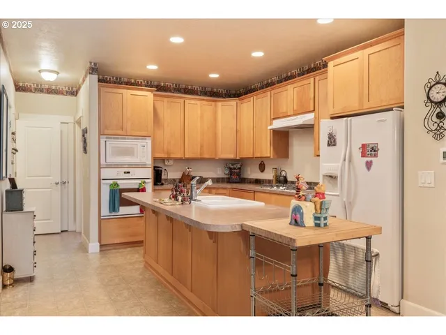 $510,000 | 1703 Webb Lake Drive, Silverton, OR 97381