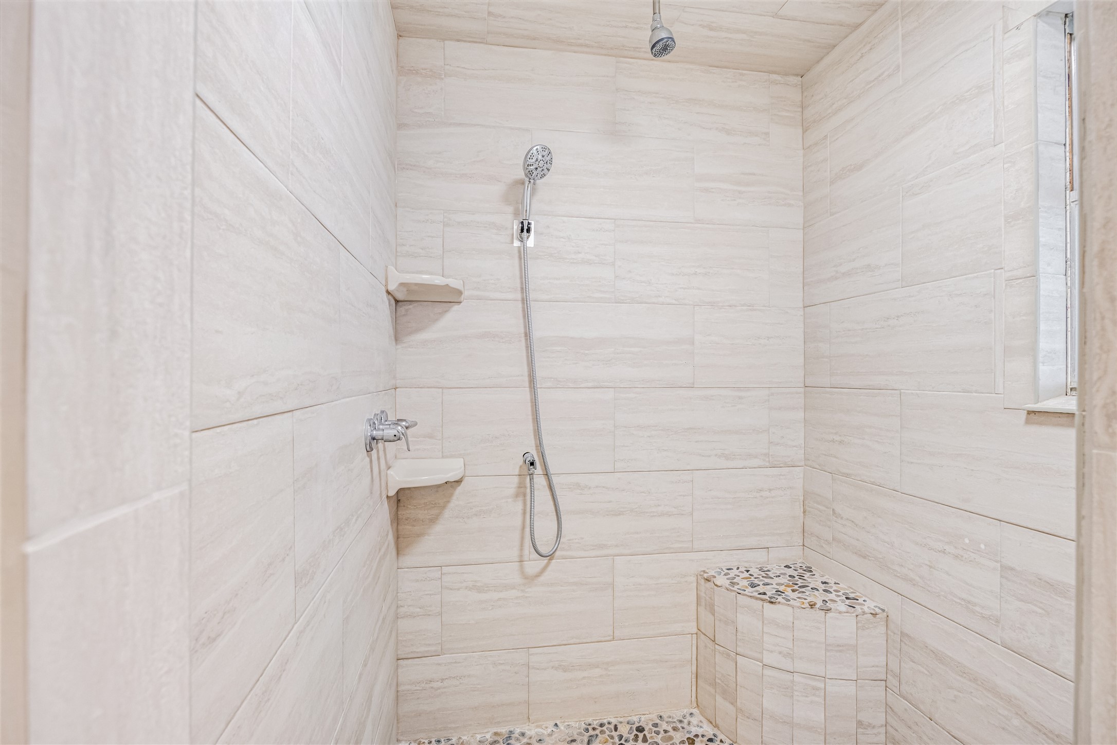 9806 Tanager Lane Conroe, TX 77385 - Photo 23 of 28 a bathroom with a shower