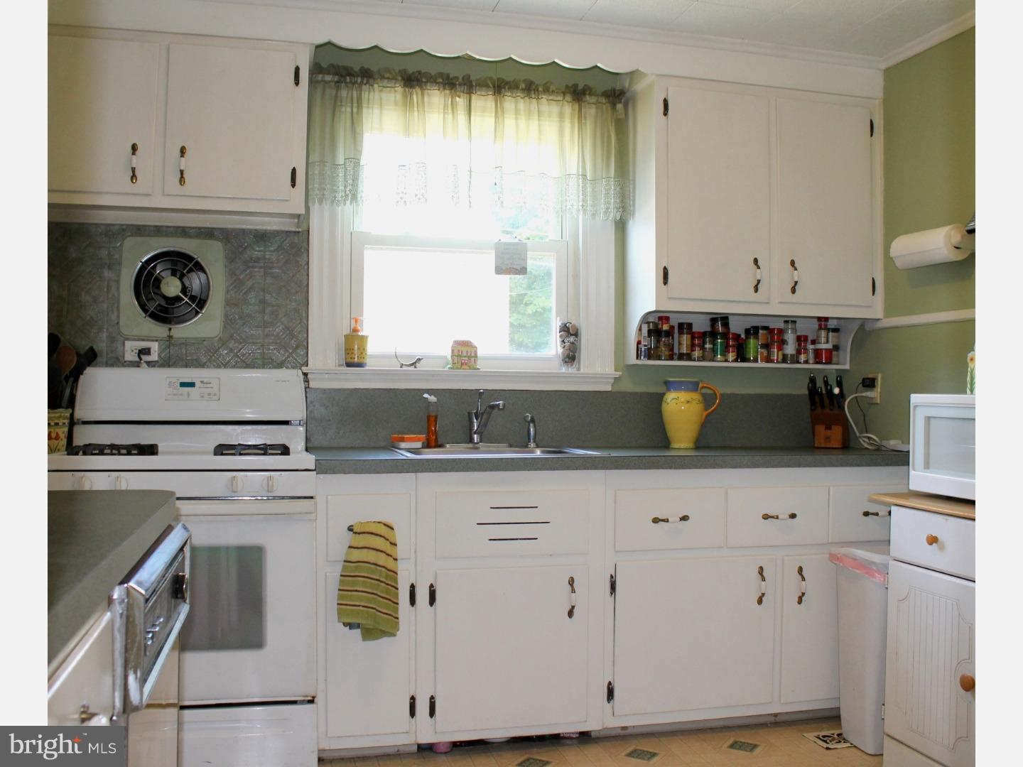 743 Hilltop Road Springfield, PA 19064 - Photo 9 of 22 Kitchen