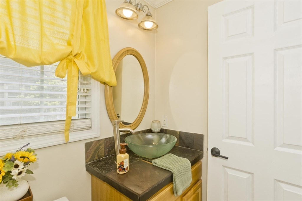 679 Parker Street Springfield, MA 01129 - Photo 9 of 41