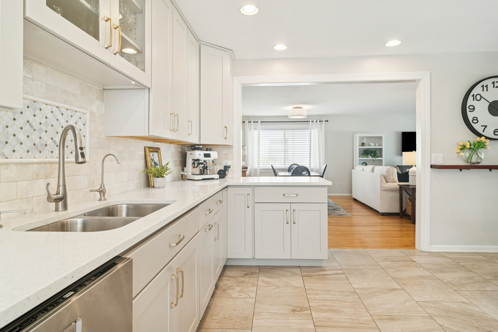 530 North Myrtle Avenue Elmhurst, IL 60126 - Photo 11 of 44 a kitchen with a sink and cabinets