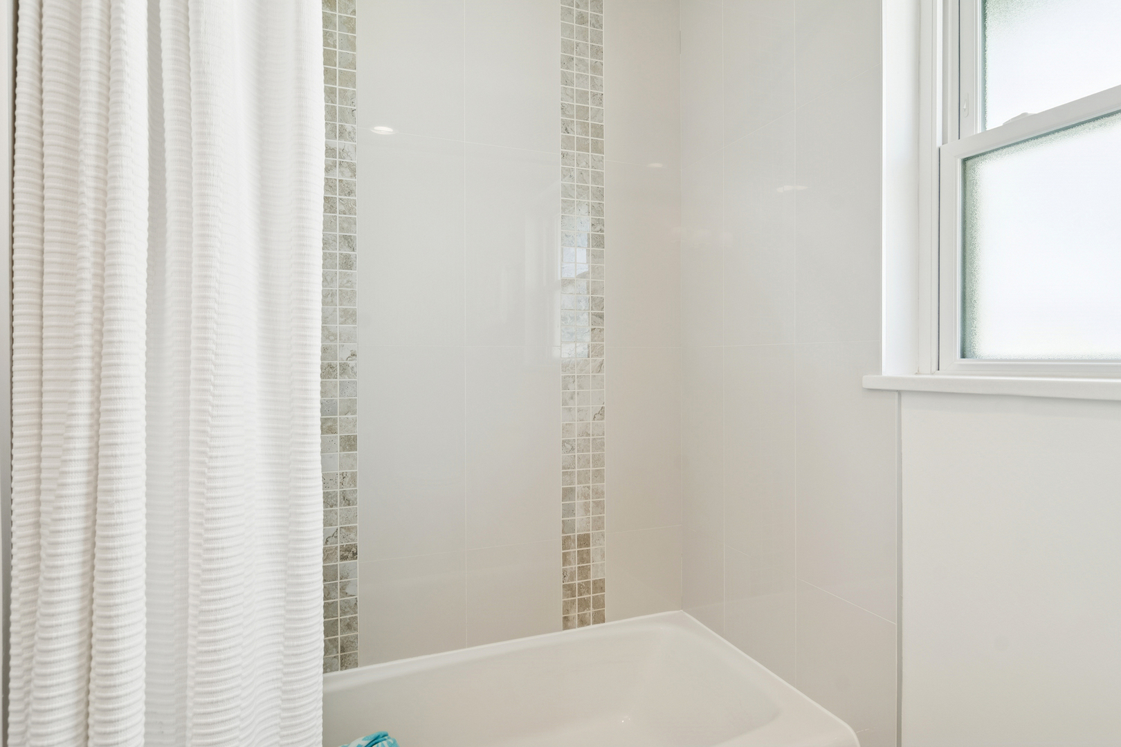 530 North Myrtle Avenue Elmhurst, IL 60126 - Photo 20 of 44 a small space with a window