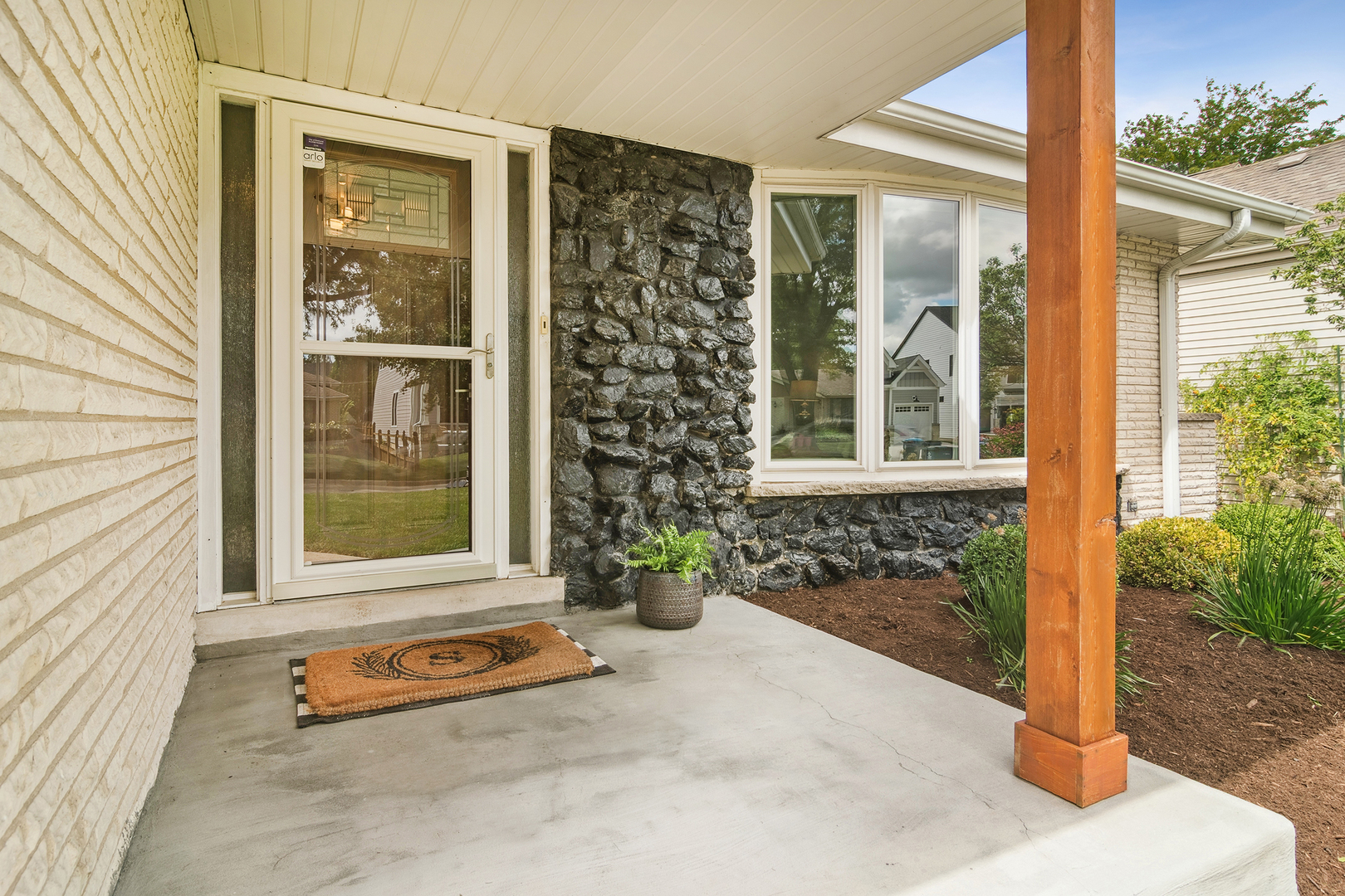 530 North Myrtle Avenue Elmhurst, IL 60126 - Photo 2 of 44 an outdoor view with patio