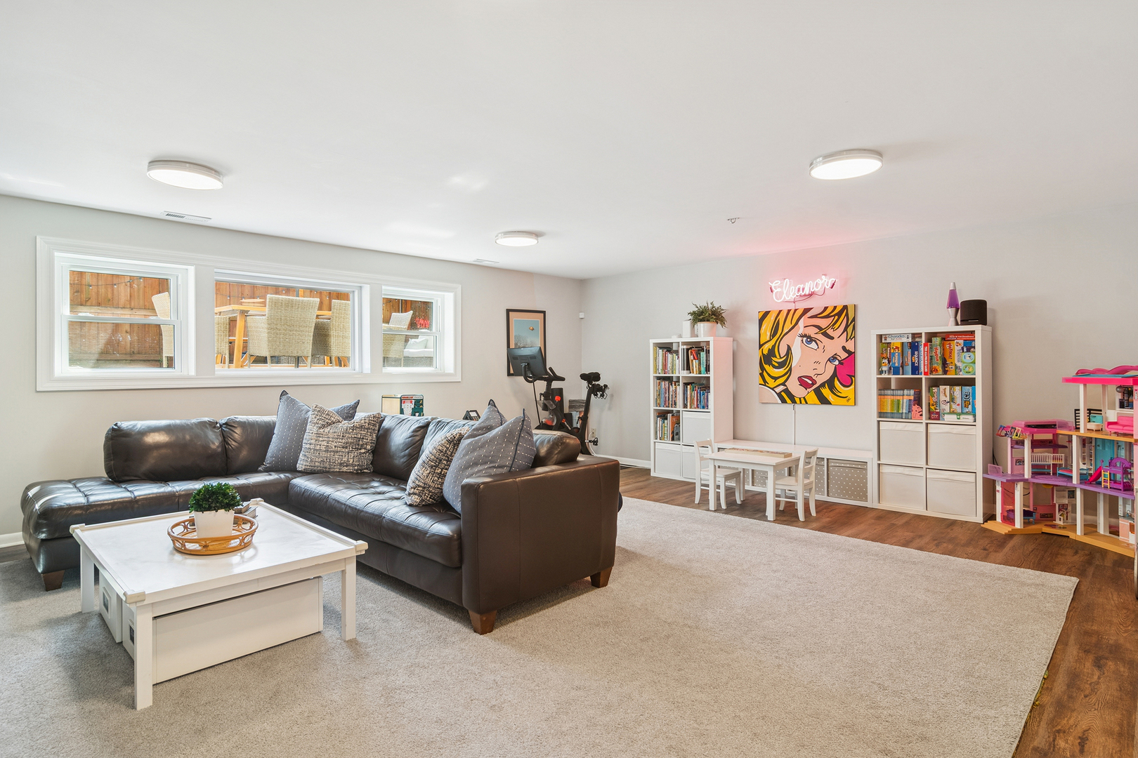 530 North Myrtle Avenue Elmhurst, IL 60126 - Photo 24 of 44 a living room with furniture and a table