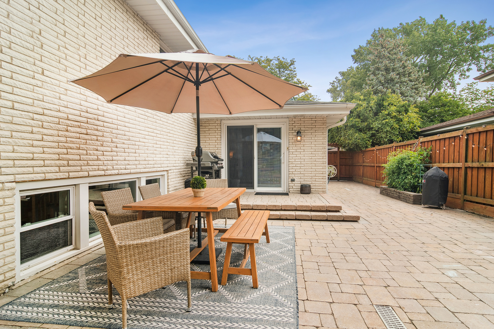 530 North Myrtle Avenue Elmhurst, IL 60126 - Photo 39 of 44 a view of a dinning table and chairs in the patio