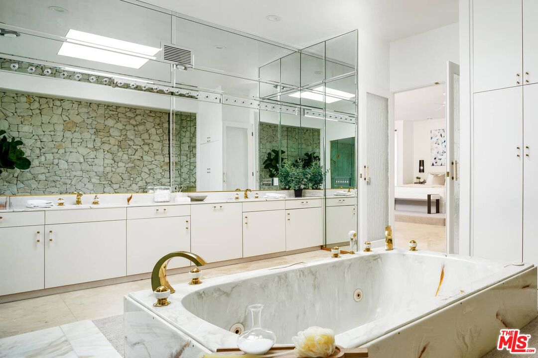 70255 Thunderbird Road Rancho Mirage, CA 92270 - Photo 34 of 53 a bathroom with a bathtub and a sink