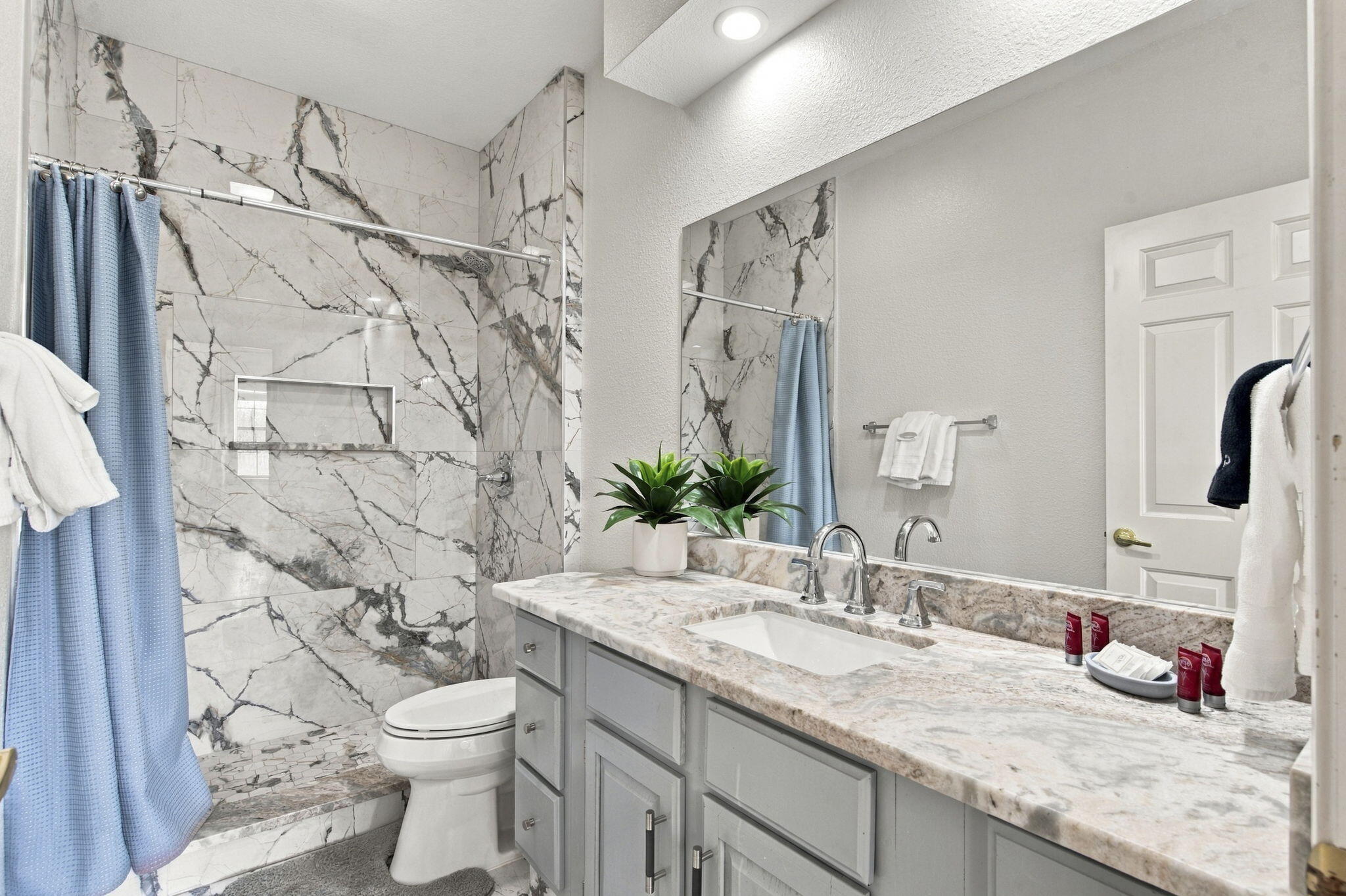 1043 Golf Drive, Unit 32 Reeds Spring, MO 65737 - Photo 23 of 43 Full Bathroom #2