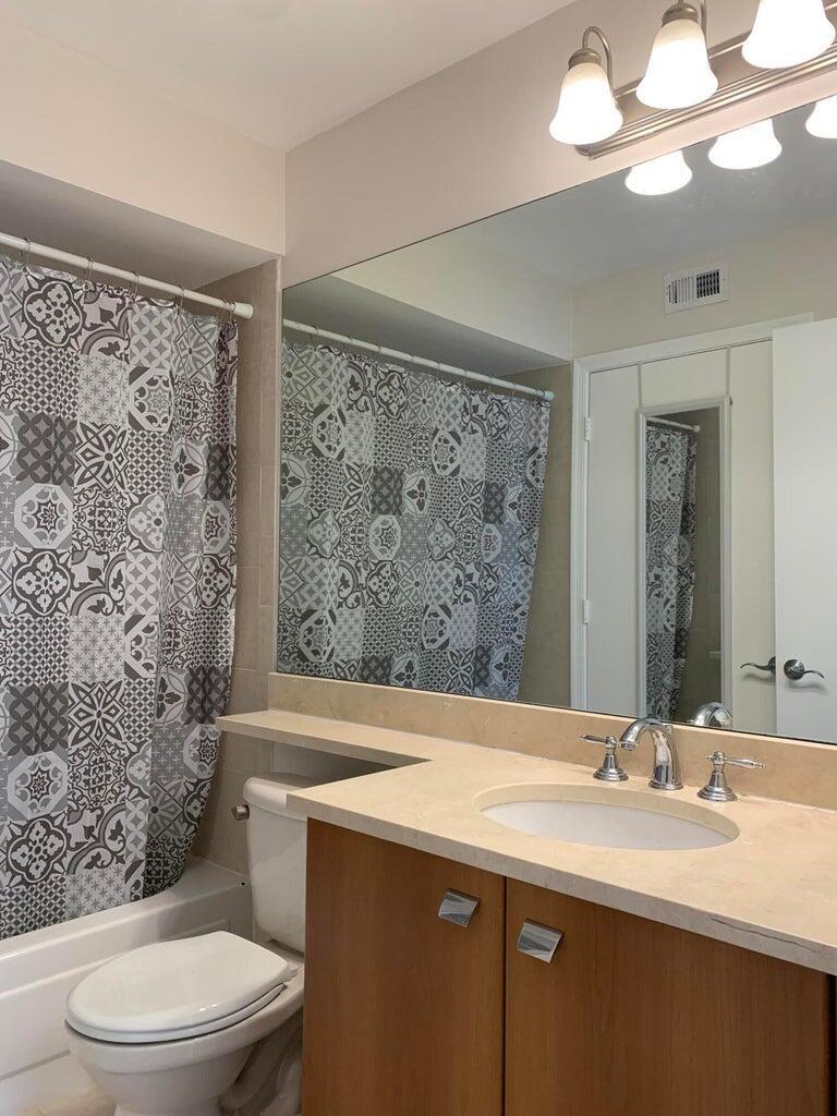 1125 Crystal Way Delray Beach, FL 33444 - Photo 16 of 38 2nd Bathrom pic2