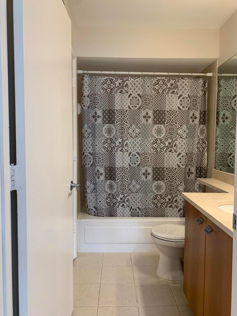 1125 Crystal Way Delray Beach, FL 33444 - Photo 17 of 38 2nd Bathroom