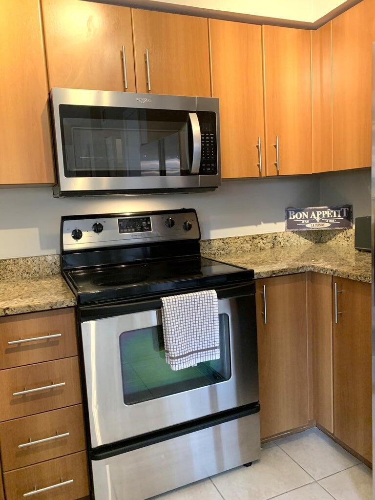 1125 Crystal Way Delray Beach, FL 33444 - Photo 21 of 38 kitchen appliances 2