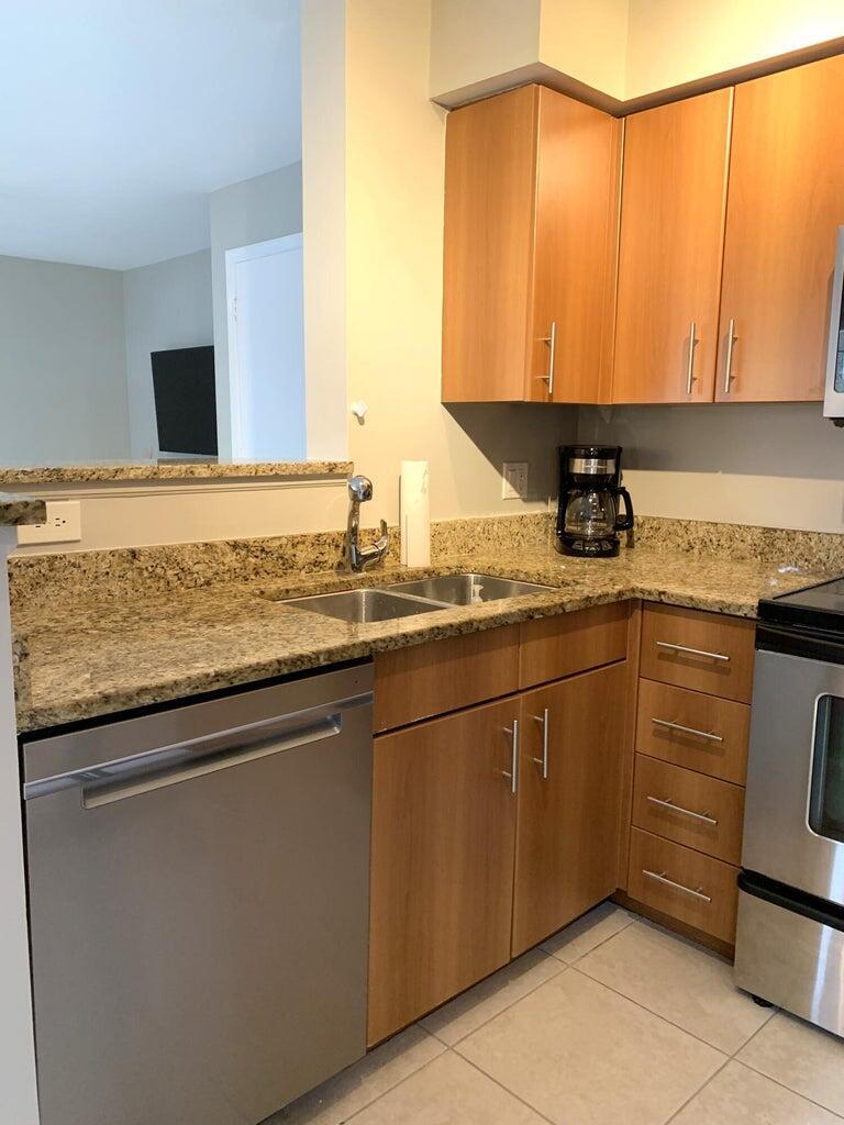 1125 Crystal Way Delray Beach, FL 33444 - Photo 8 of 38 kitchen-appliances