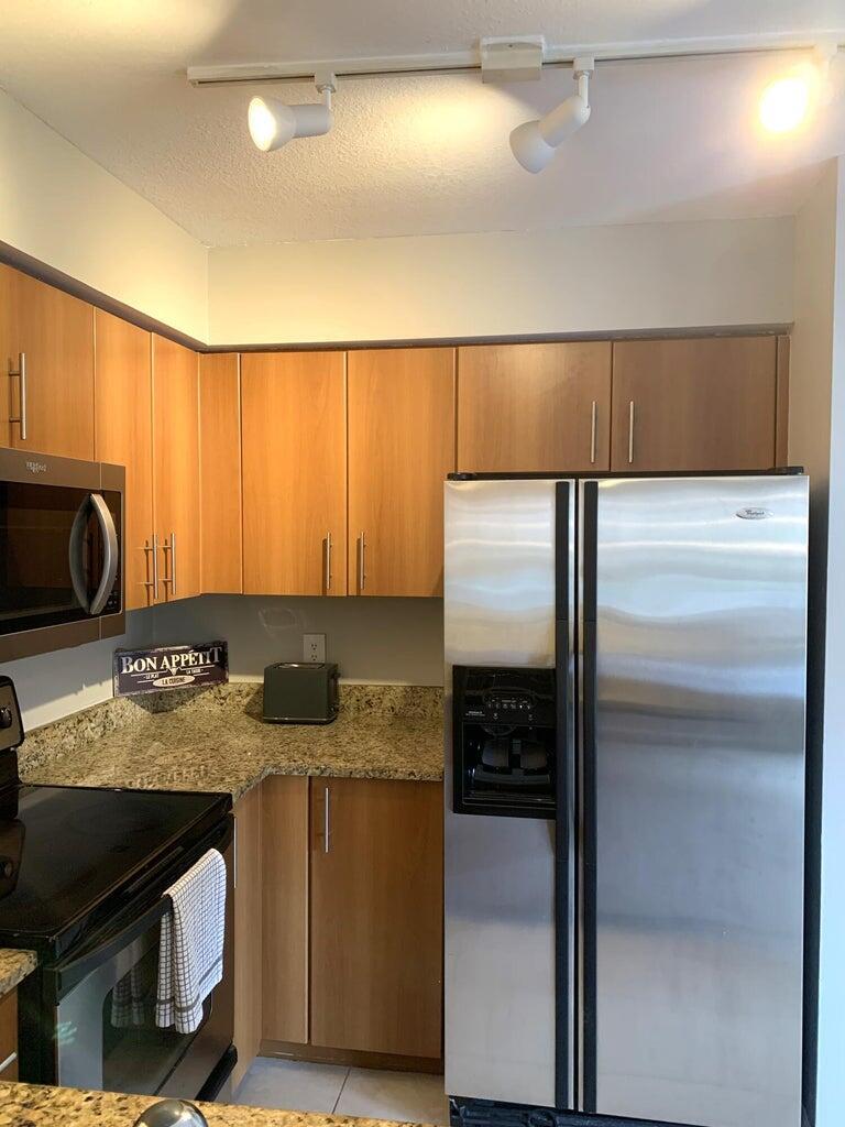 1125 Crystal Way Delray Beach, FL 33444 - Photo 9 of 38 kitchen appliances3