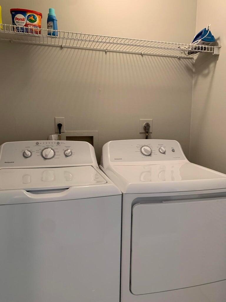 1125 Crystal Way Delray Beach, FL 33444 - Photo 10 of 38 washer-dryer- laundry