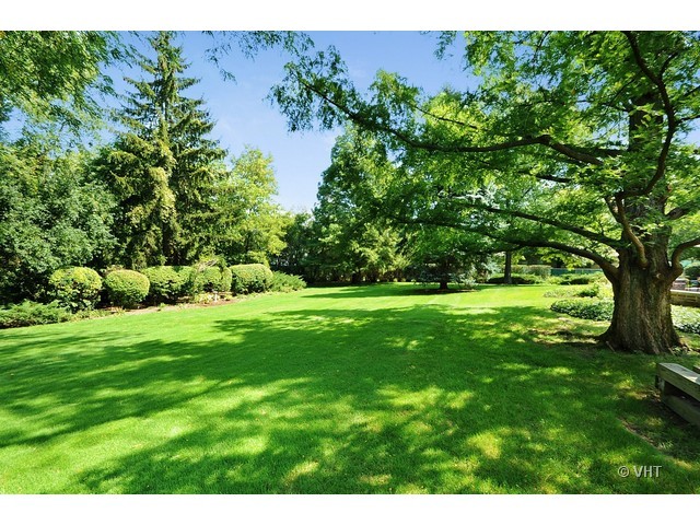 430 Pebblebrook Road Northbrook, IL 60062 - Photo 2 of 22