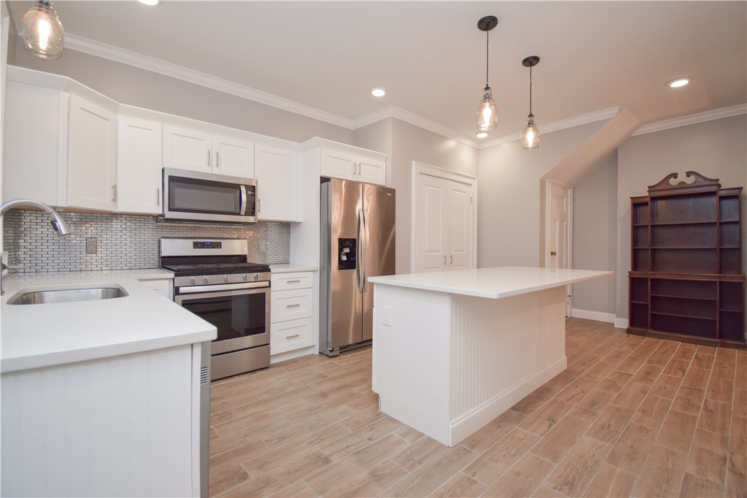 Updated Kitchen w/ pantry