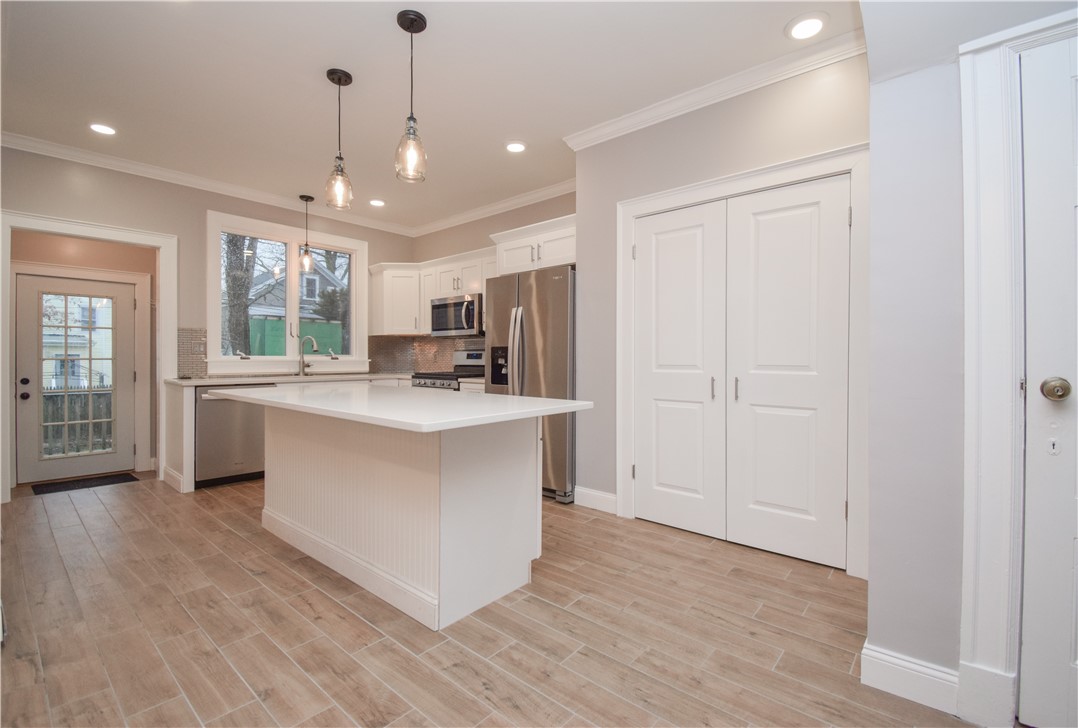 4 Bedlow Avenue, Unit A Newport, RI 02840 - Photo 5 of 37