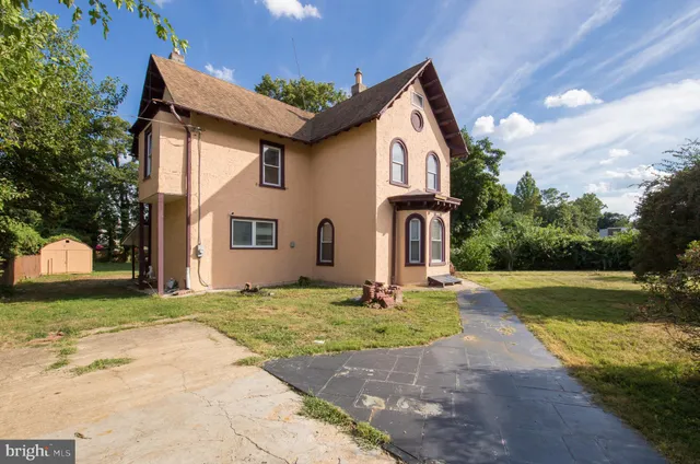 $2,600 | 724 East Locust Avenue, Philadelphia, PA 19144