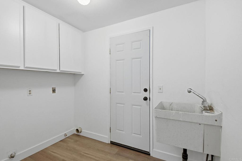14446 Janal Way Rancho Penasquitos, CA 92129 - Photo 20 of 38 Laundry room