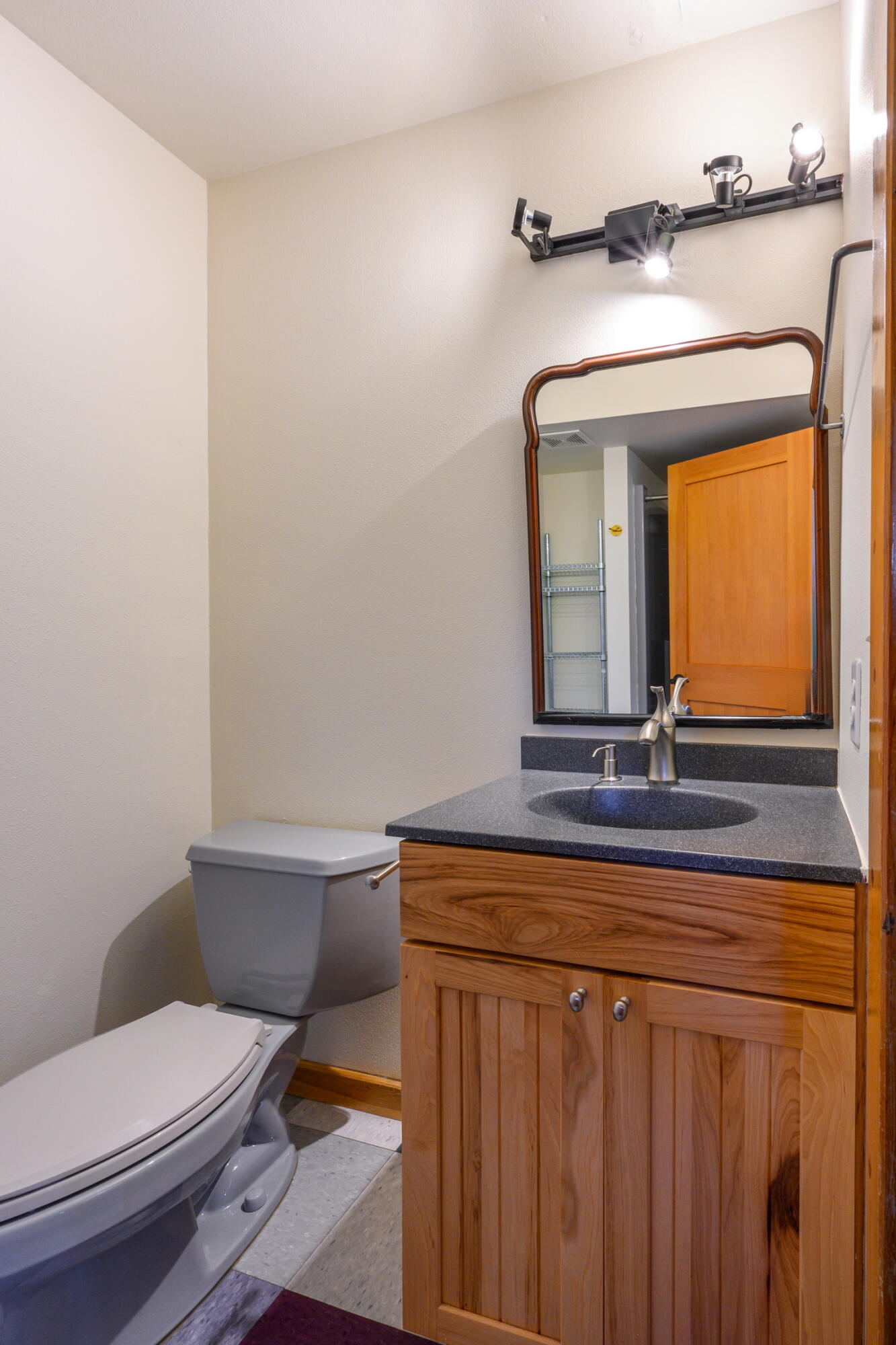 61830 Dobbin Road Bend, OR 97702 - Photo 24 of 76 16 Dobbin Interiors_resize